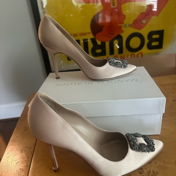 MANOLO BLAHNIK Hangisi 105mm Satin High-Heel Pumps in color "Flesh" - Picture 3 of 7